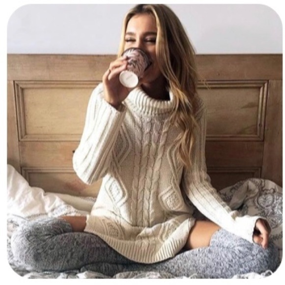 SWEATER WEATHER MYSTERY BOX - Picture 7 of 8